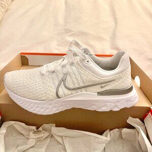 Nike Women's React Infinity Run Flyknit Running Shoes, Size 8